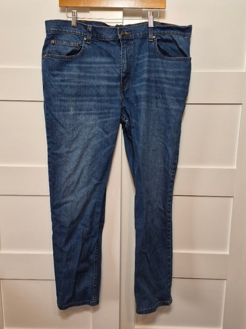 Men’s Medium Wash Jeans Size 40x32 Cotton Spandex